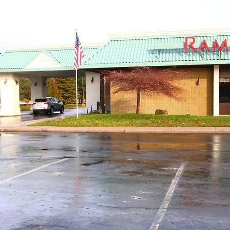 Ramada By Wyndham Alpena Hotel Exterior photo